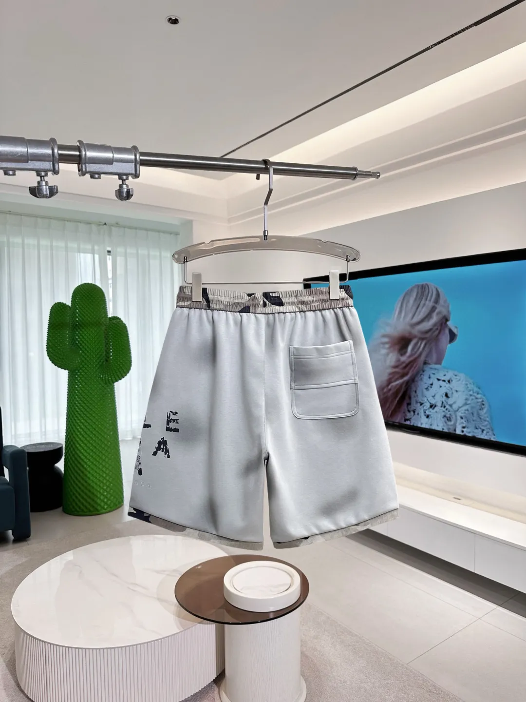 Balenciaga's three-standard complete 2026 summer New Arrival men's casual shorts, advanced custom-made Breathable fabric, Breathable fabric, extremely stretchy and comfortable, impeccable details, top-grade accessories, original logo design concept, delicate and soft feel! The upper body fit is awesome! Size: M-XXXL Please state your height and weight when ordering